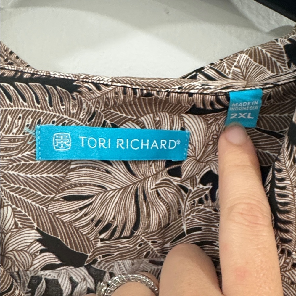 Tori Richard mens brown and black button down aloha shirt - Picture 5 of 5